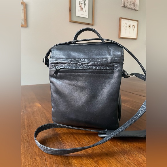 SOLD Vintage Harley Davidson Genuine Leather Bag - Picture 13 of 15